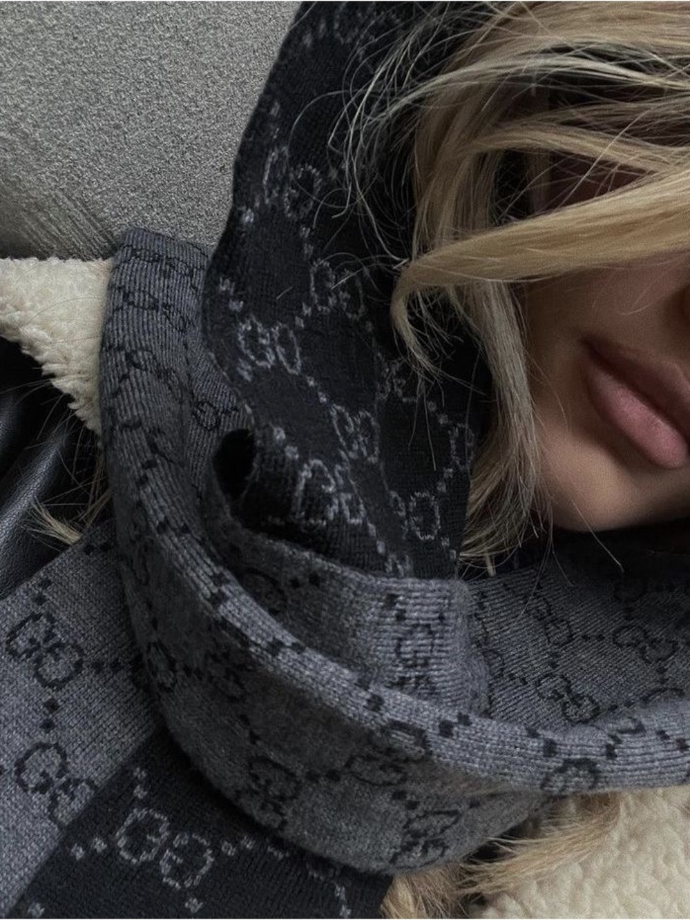 100% Cashmere Gucci GG Scarf Authentic ~ Black & Gray